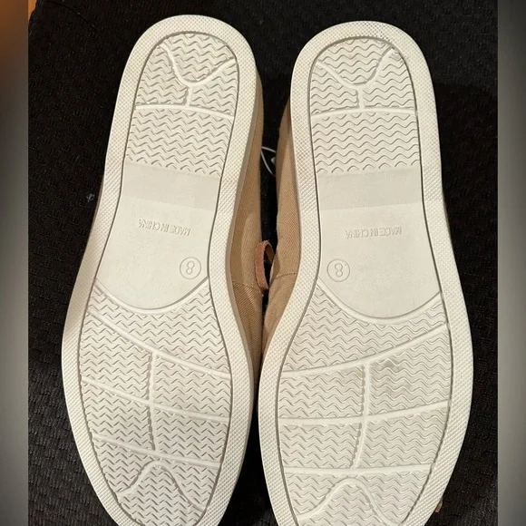 NWT Men’s Old Navy Light Brown Boat Shoes in Size 8 - Picture 3 of 7